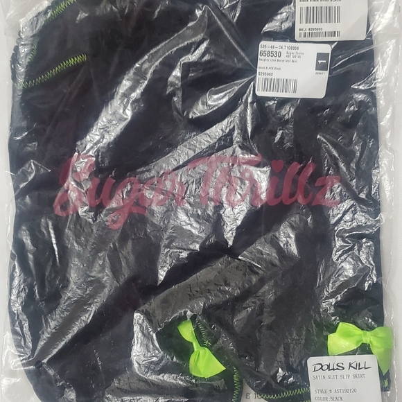 SALE! 💗Sugar Thrillz💗 Black W/Green Bows Skirt - Picture 5 of 5